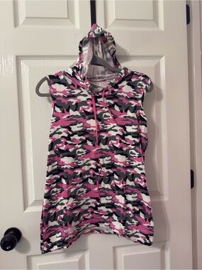 Sleeveless Hooded pajamas with shortsin Pink Camo